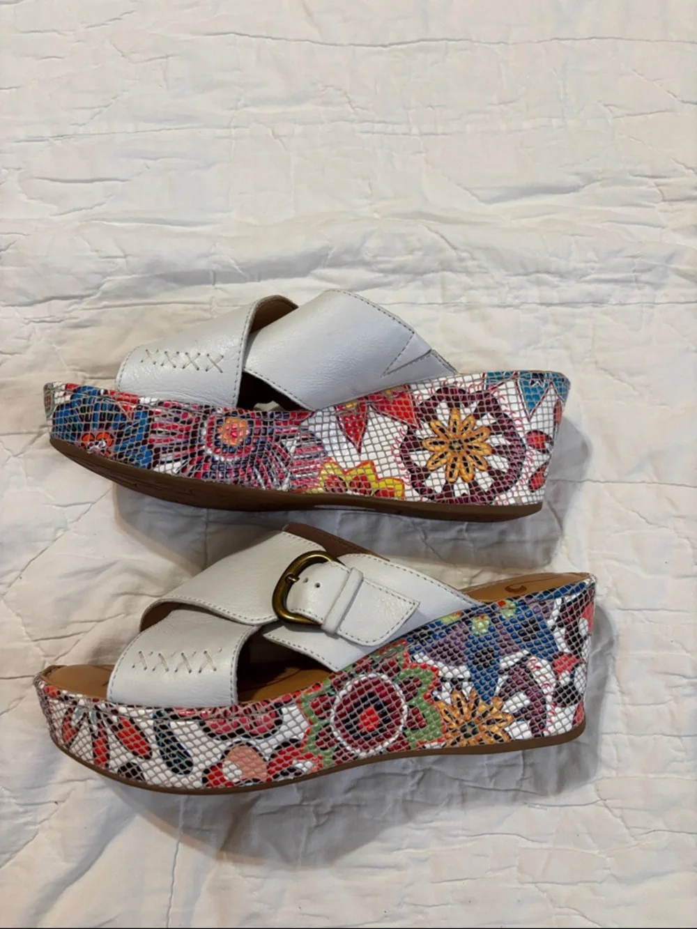 Born White Leather Crisscross Buckle‎ Slide Sandals
